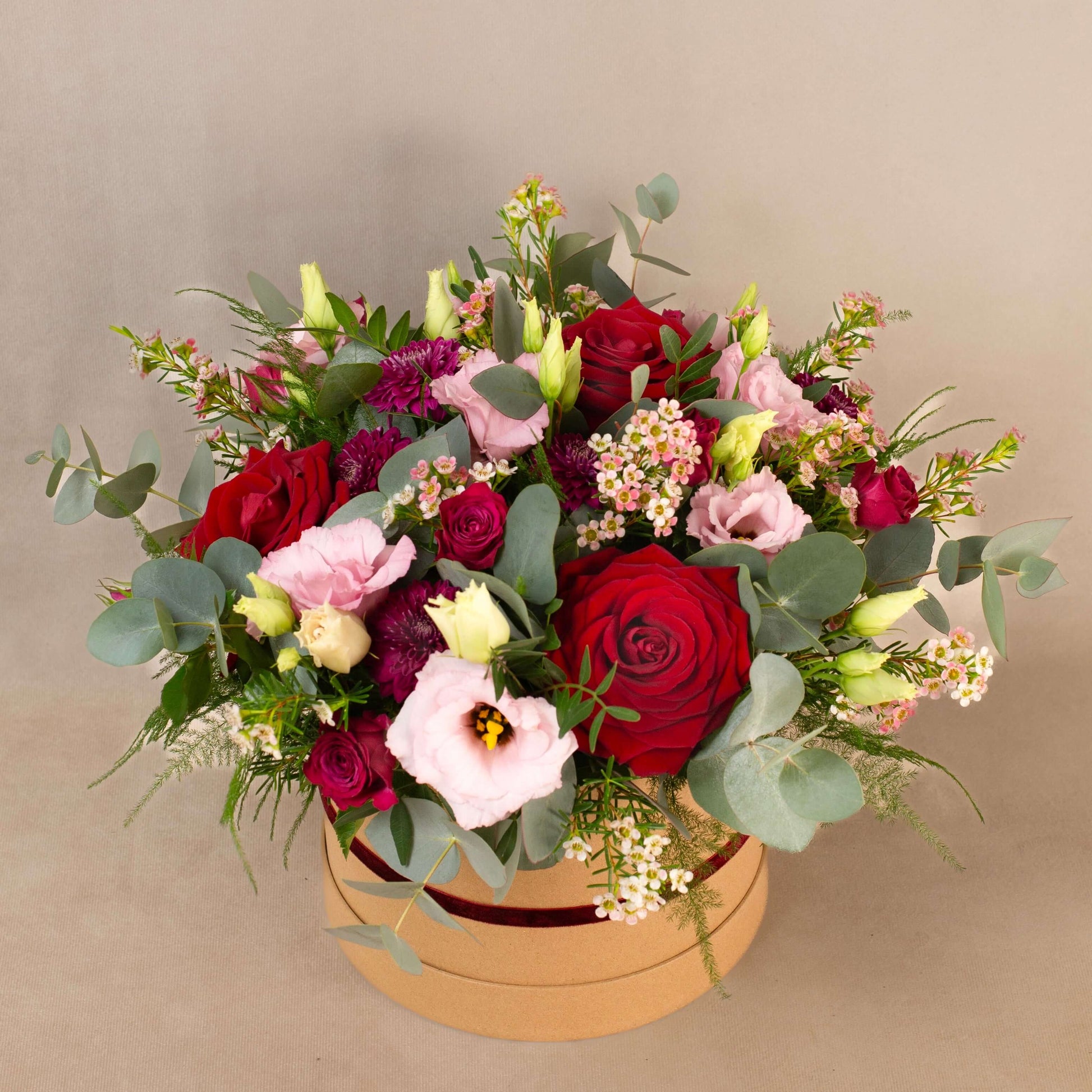 Pink red romantic flowers floral arrangement gift box delivery fresh roses