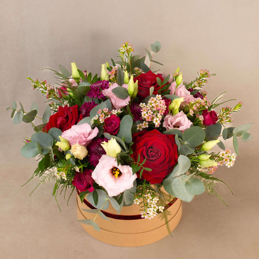 Pink red romantic flowers floral arrangement gift box delivery fresh roses